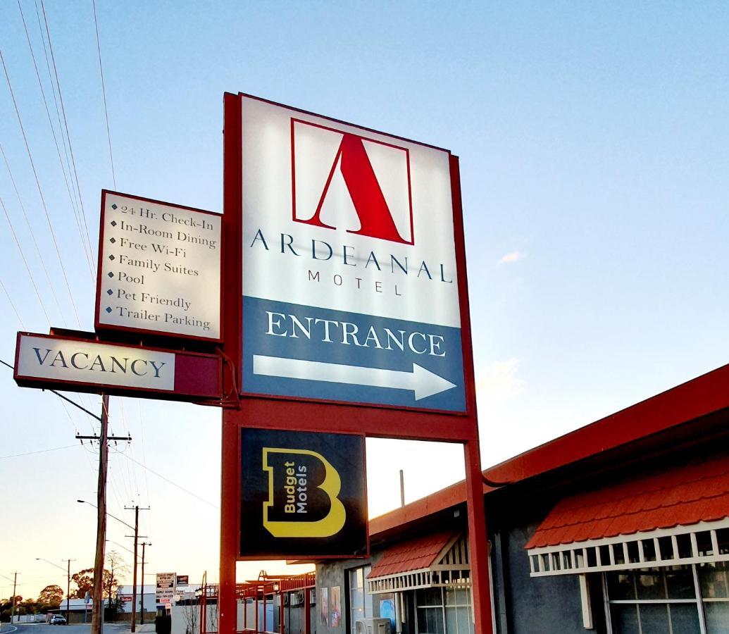 Ardeanal Motel West Wyalong Eksteriør billede