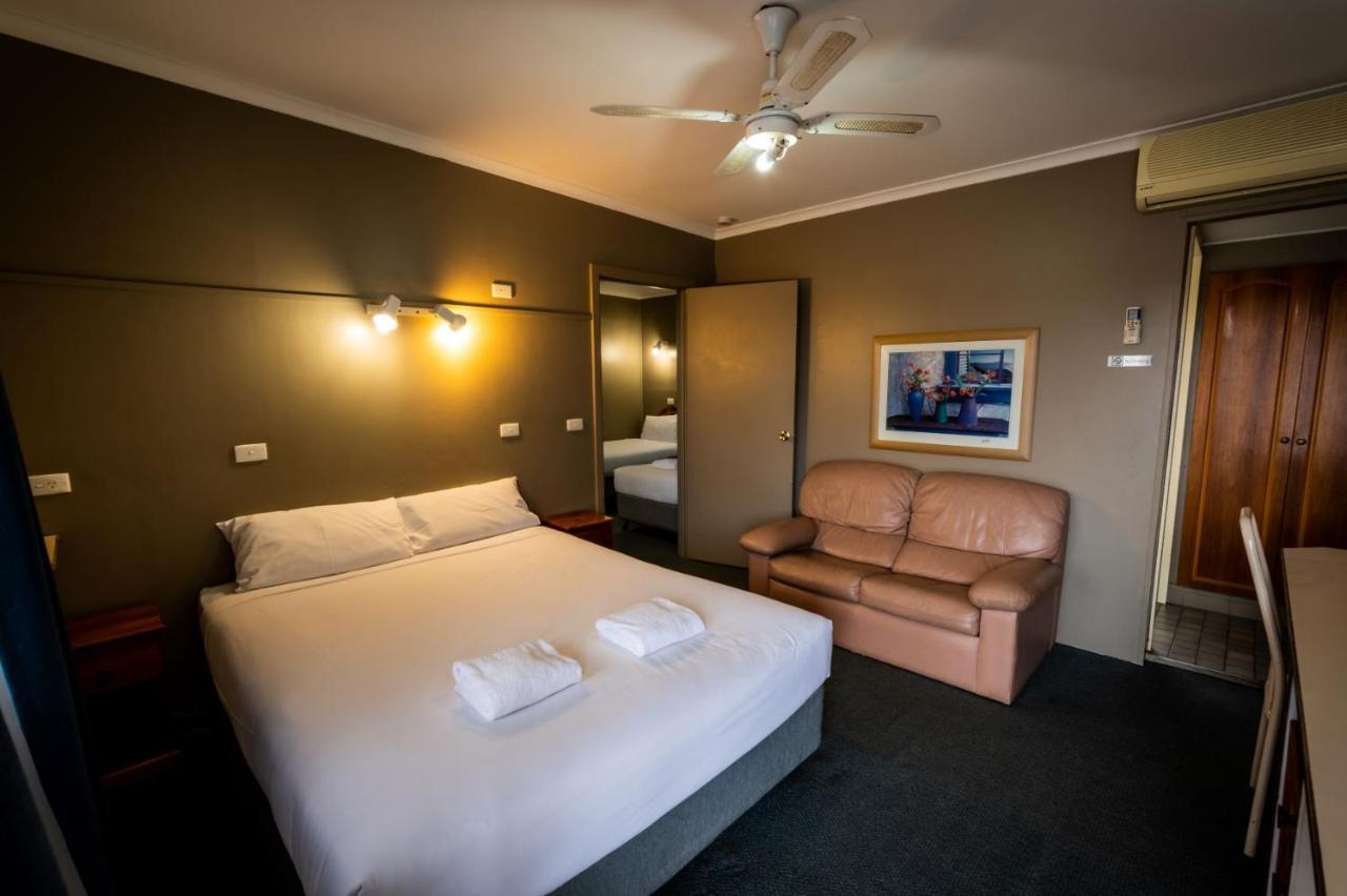 Ardeanal Motel West Wyalong Eksteriør billede