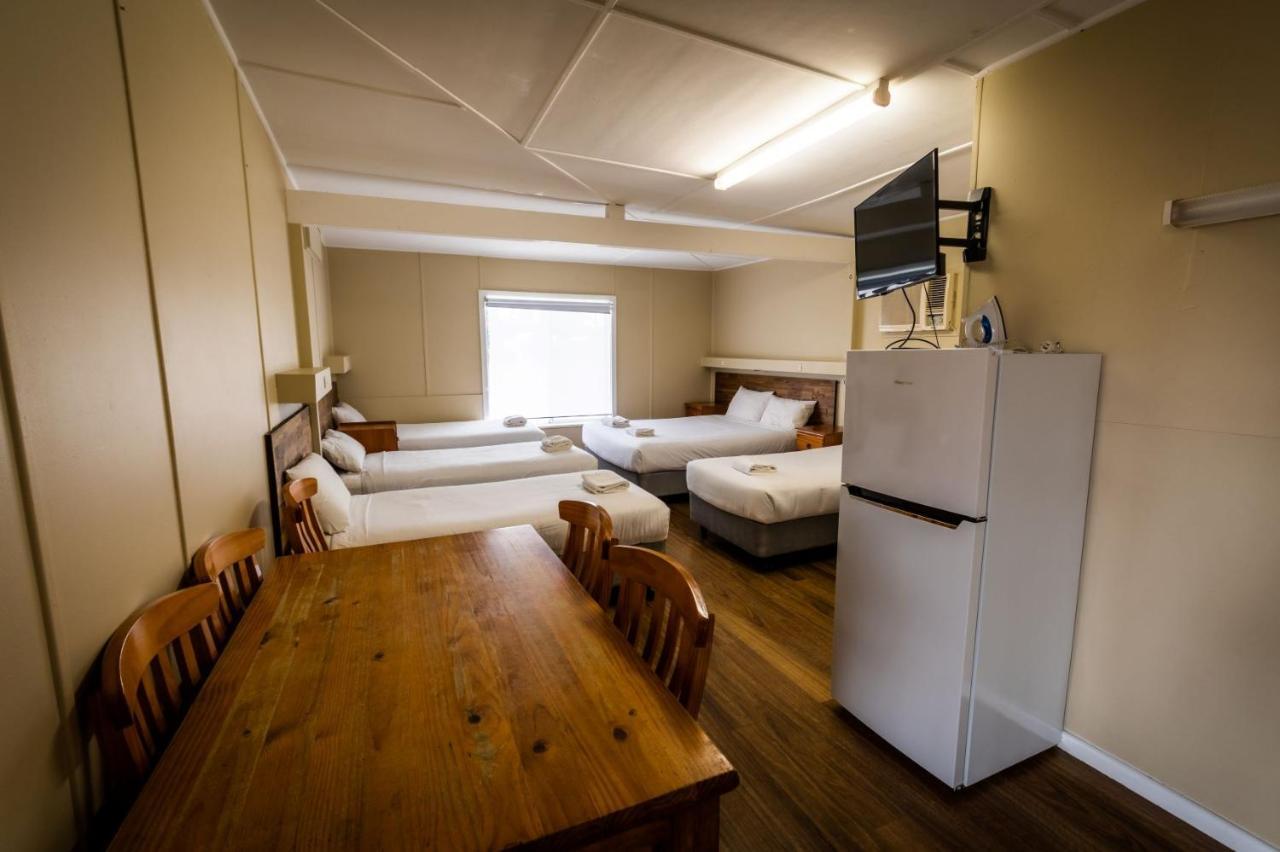 Ardeanal Motel West Wyalong Eksteriør billede