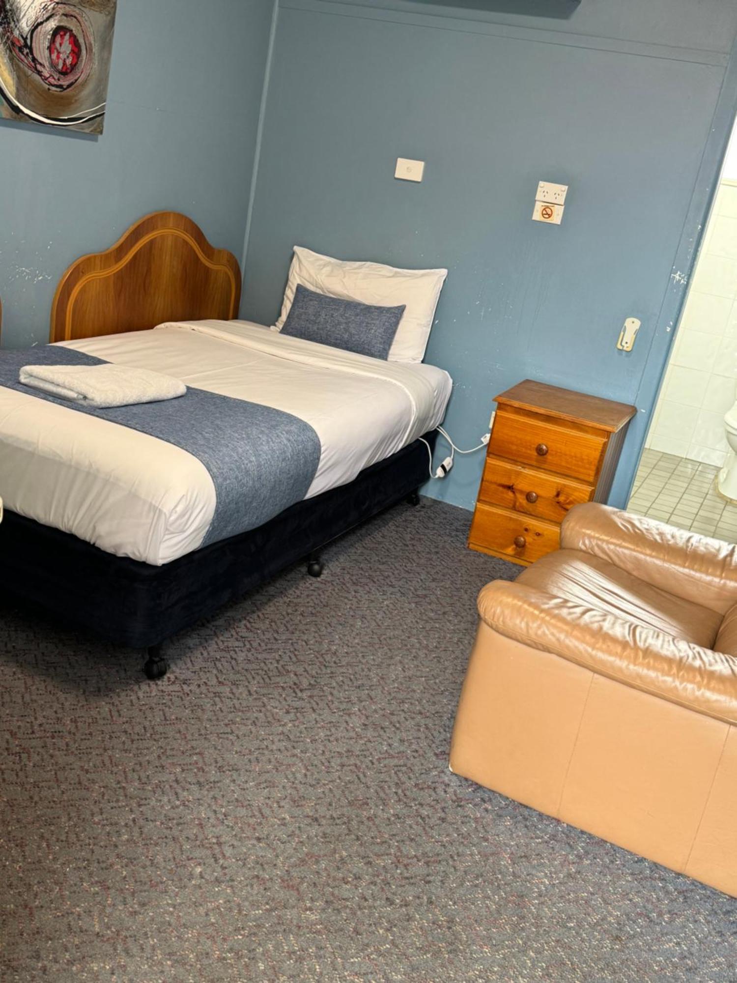 Ardeanal Motel West Wyalong Eksteriør billede