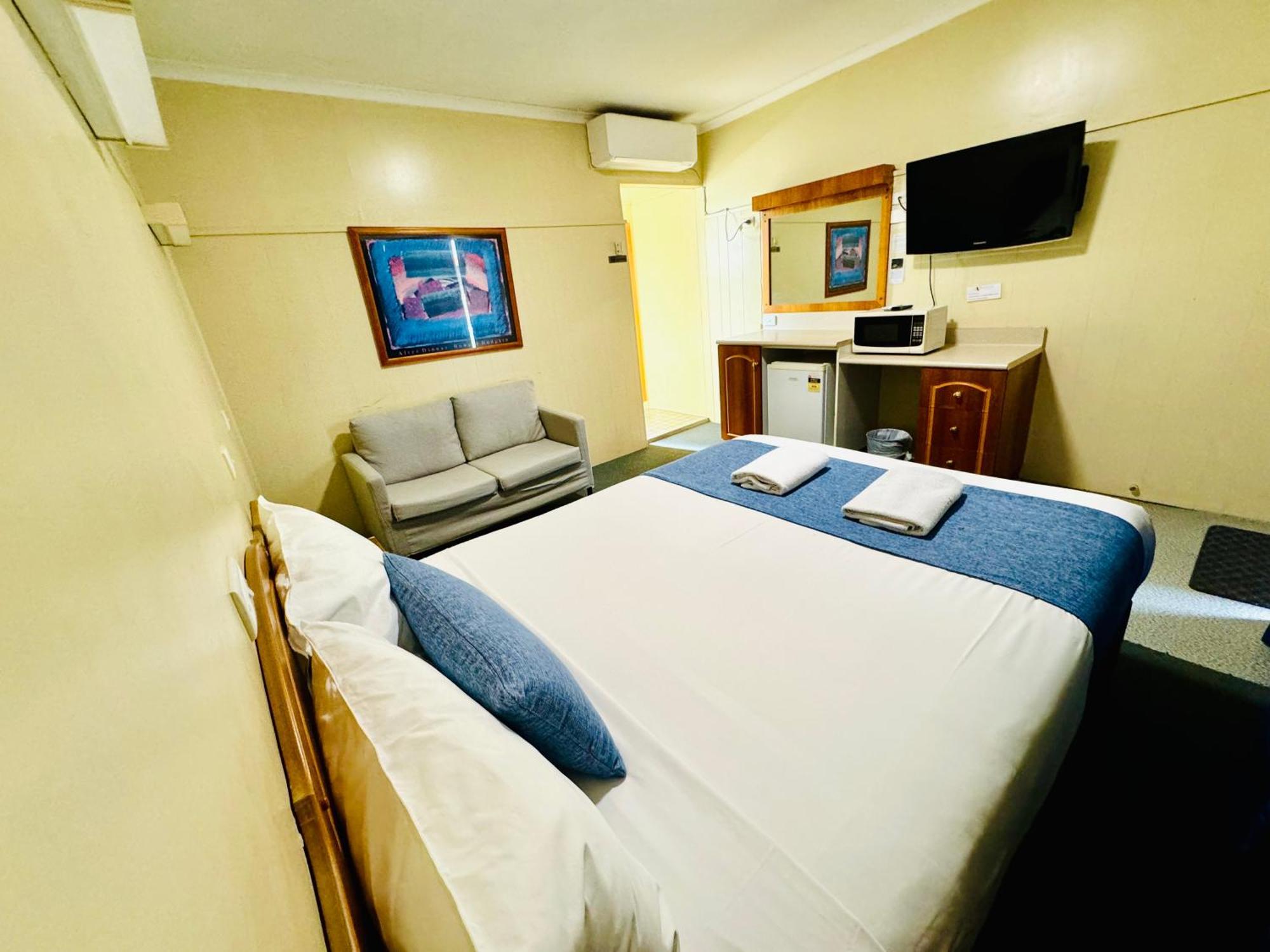 Ardeanal Motel West Wyalong Eksteriør billede