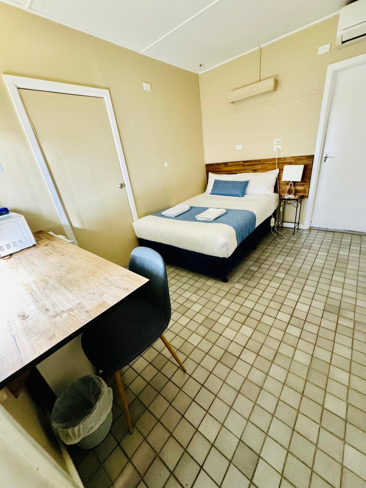 Ardeanal Motel West Wyalong Eksteriør billede