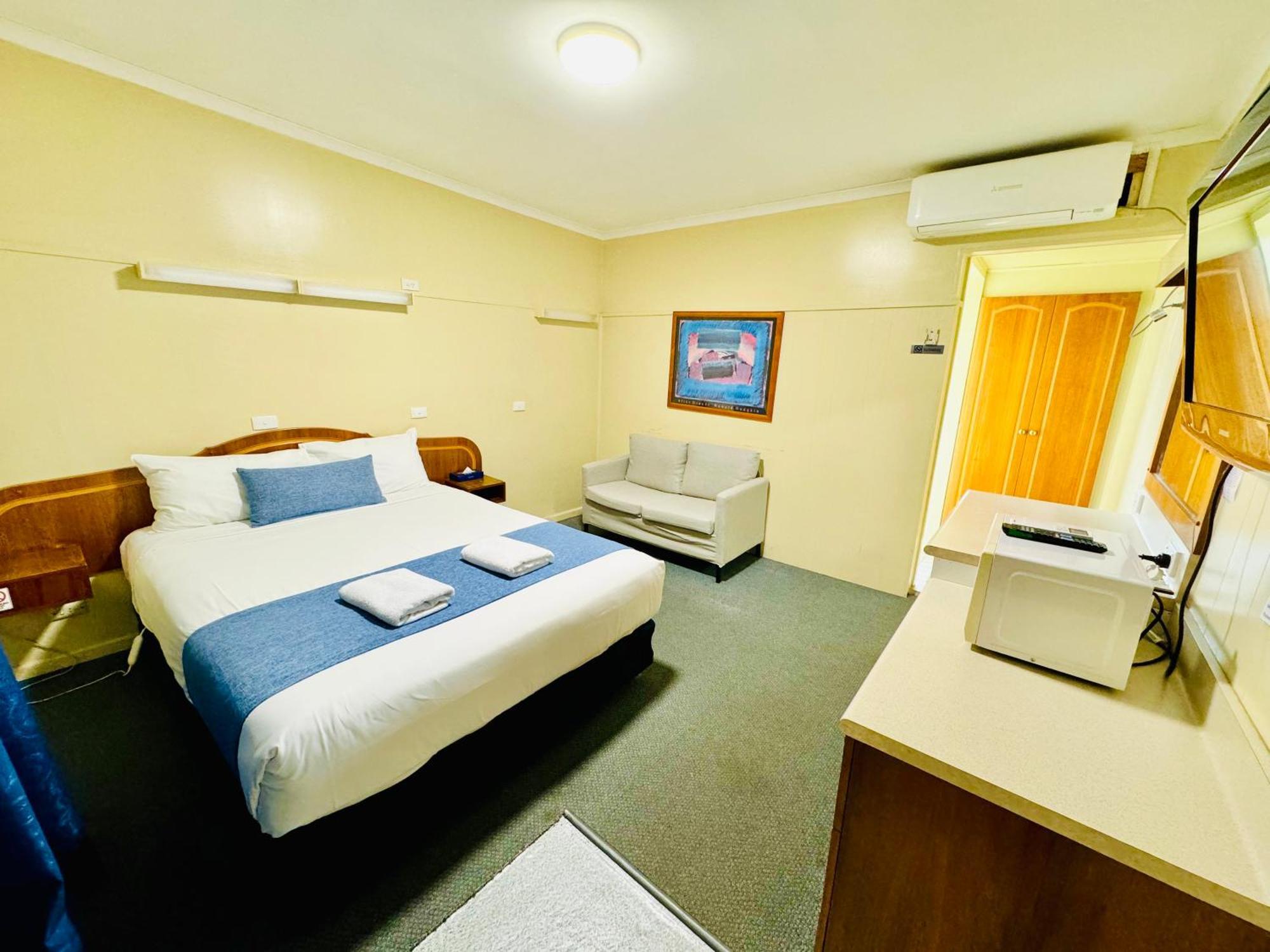 Ardeanal Motel West Wyalong Eksteriør billede