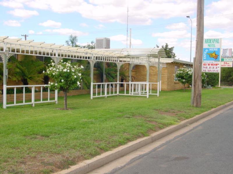 Ardeanal Motel West Wyalong Eksteriør billede