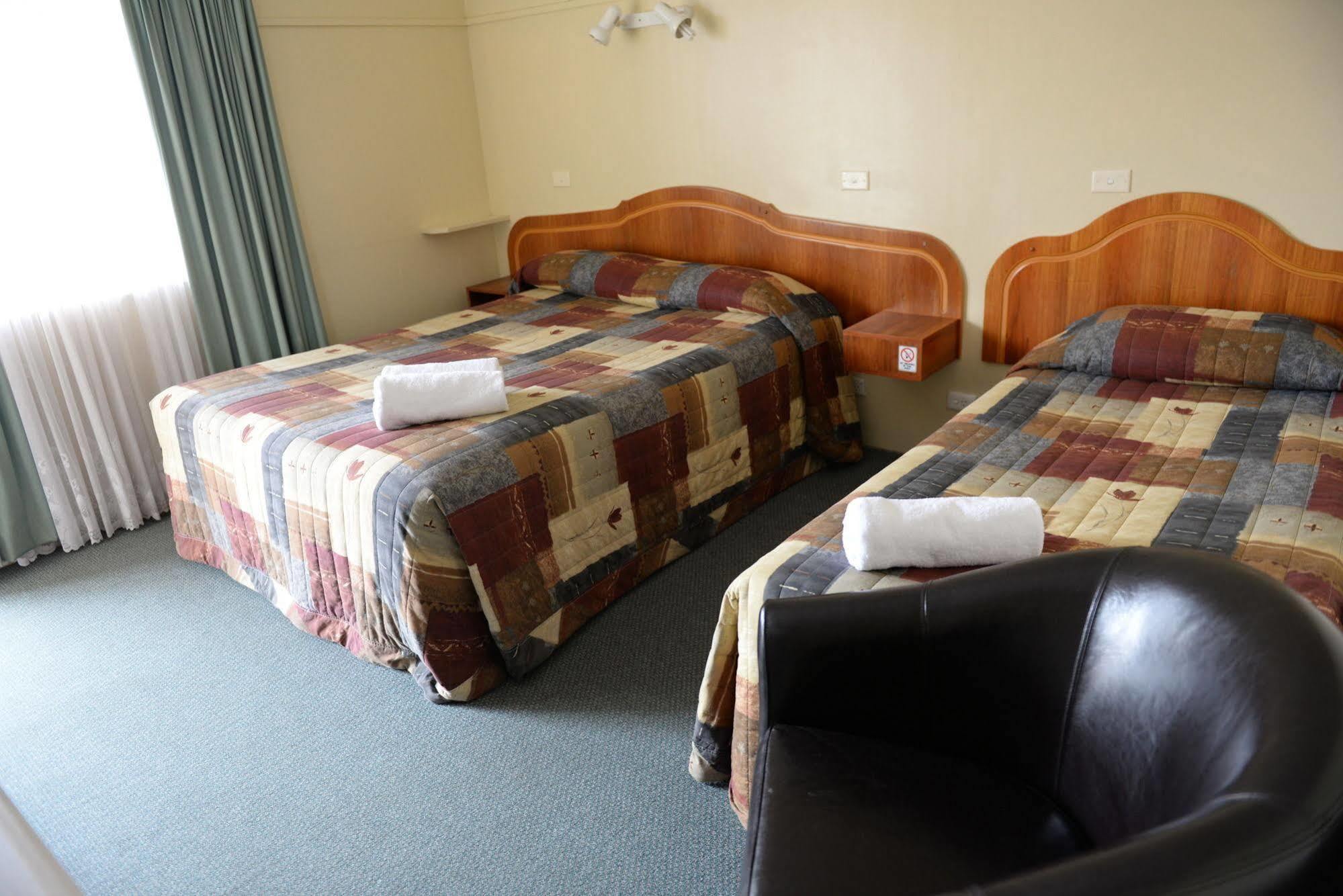 Ardeanal Motel West Wyalong Eksteriør billede