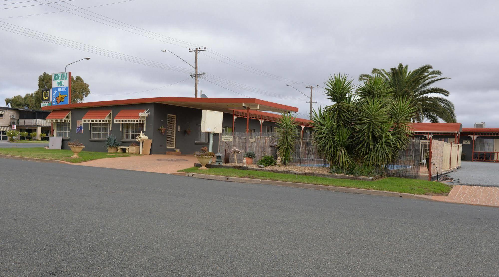 Ardeanal Motel West Wyalong Eksteriør billede