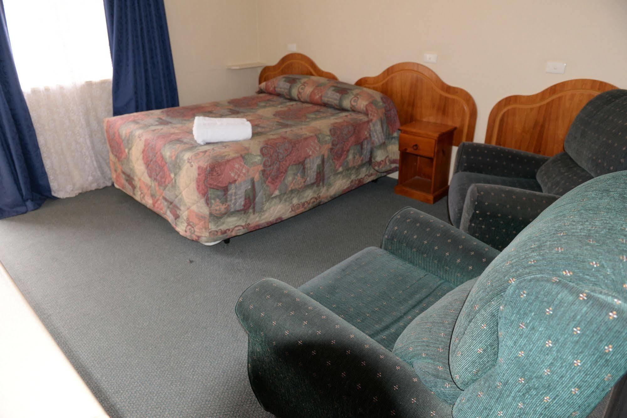 Ardeanal Motel West Wyalong Eksteriør billede