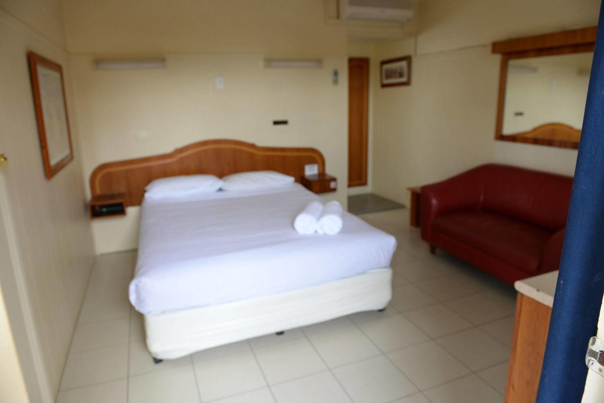 Ardeanal Motel West Wyalong Eksteriør billede
